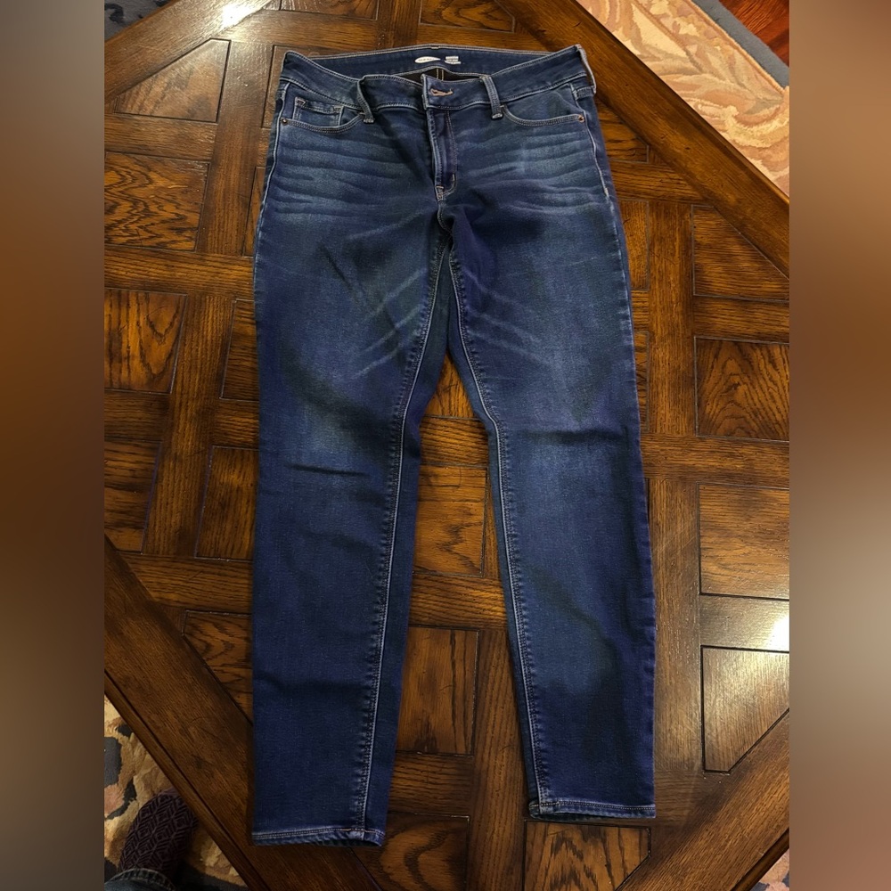 Old Navy Rockstar Super Skinny with Built-in-warm. Size 8.